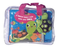 Sophie s'amuse sous l'eau avec ses amis