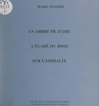 Un arbre de Judée a égaré du rose sur l'asphalte
