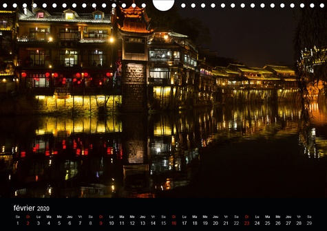 CALVENDO Places  Lumières et couleurs de Chine (Calendrier mural 2020 DIN A4 horizontal). Fenghuang a subi de très graves inondations en juin 2014. Cette petite ville du Hunan a t-elle retrouvé sa splendeur passée, qui est à découvrir avec les photos de ce calendrier. (Calendrier mensuel, 14 Pages )