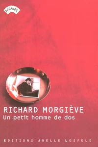 Un petit homme de dos