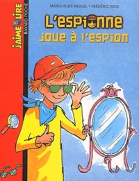 L'espionne joue à l'espion