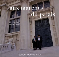 Aux marches du palais