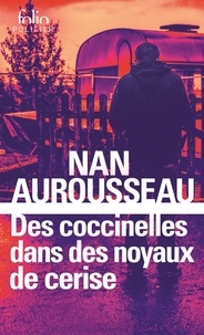 Nan Aurousseau - Des coccinelles dans des noyaux de cerise.