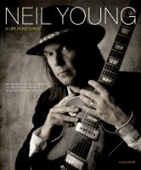 Neil Young: A Life in Pictures - Six decades of photographs of one of rock musics most influential artists. Englische Originalausgabe/Original English edition.