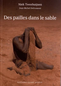 Des pailles dans le sable