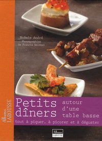 Noëmie André - Petit dîner autour d'une table basse.