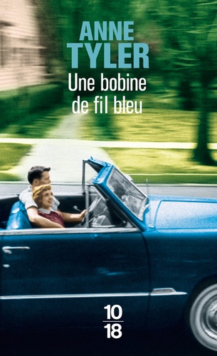Une Bobine De Fil Bleu