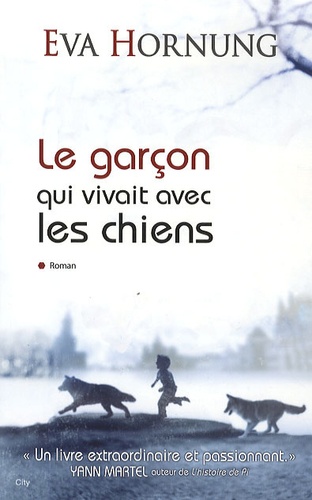 Le Garçon Qui Vivait Avec Les Chiens