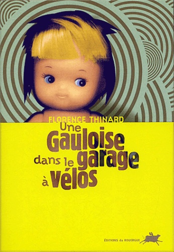 Une Gauloise Dans Le Garage À Vélos