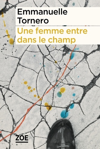 Une Femme Entre Dans Le Champ