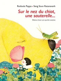Sur le nez du chiot, une sauterelle...