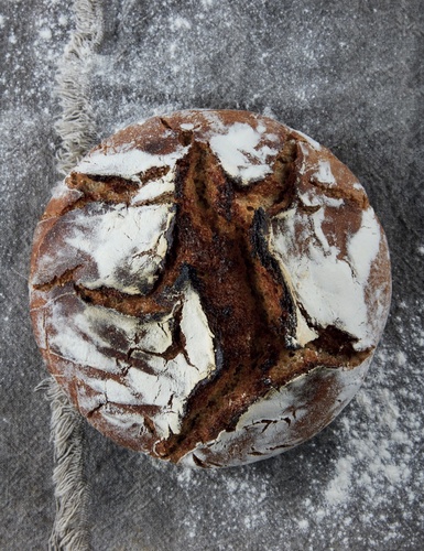 Pains faits maison. Baguette aux graines, pain sportif, fougasse, babka...