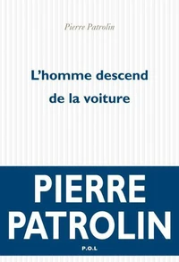 L'homme descend de la voiture