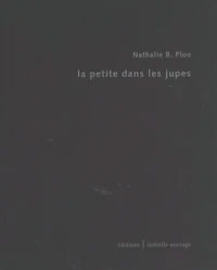 La petite dans les jupes