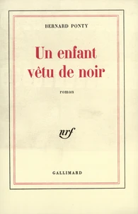 Un enfant vêtu de noir