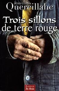 Trois sillons de terre rouge