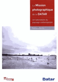 Raphaële Bertho et  DATAR - La mission photographique de la Datar - Un laboratoire du paysage contemporain.