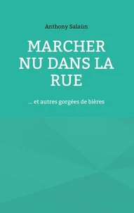 Marcher nu dans la rue