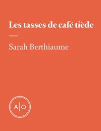 Les tasses de café tiède