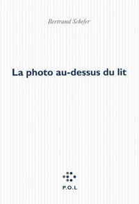 La photo au-dessus du lit