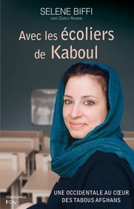 Selene Biffi - Avec les écoliers de Kaboul.