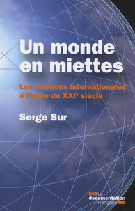 Serge Sur - Un monde en miettes - Les relations internationales à l'aube du XXIe siècle.