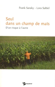 Seul dans un champ de maïs