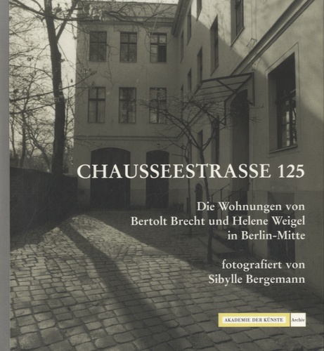 Sibylle Bergemann - Chausseestrasse 125 - Die Wohnungen Von Berthold Brecht Und Helene Weigel in Berlin Mitte.