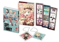 Avec 1 jaquette exclusive, 3 marque-pages et 2 porte-clés