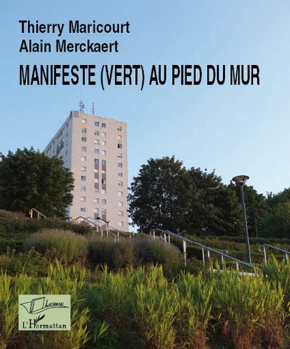 Thierry Maricourt et Alain Merckaert - Manifeste (vert) au pied du mur.