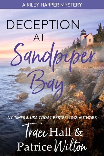  Traci Hall et  Patrice Wilton - Deception at Sandpiper Bay - A Riley Harper Mystery, #3.