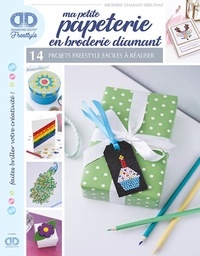  UDAM - Ma petite papeterie en broderie diamant.