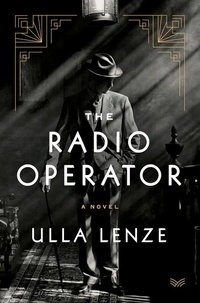 Ulla Lenze et Marshall Yarbrough - The Radio Operator - A Novel.