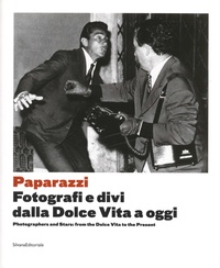 Walter Guadagnini et Francesco Zanot - Paparazzi - Photographers and stars : from the dolce vita to the present. Edition bilingue anglais-italien.