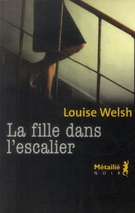 La fille dans l'escalier
