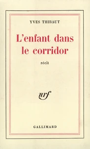 L'enfant dans le corridor
