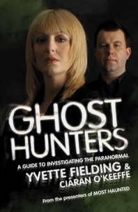 Yvette Fielding et Ciaran O'keeffe - Ghost Hunters: A Guide to Investigating the Paranormal.